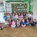 Dzieci składają życzenia na Dzień Dziecka