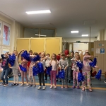 Grupa 10 tańczy