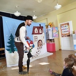 2z2 Dzieci oglądają przestawienie