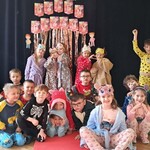 grupa 5 pozuje do zdjęcia