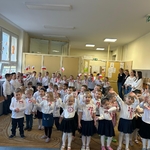 Grupa 7_8_9_10 biorą udział w uroczystości