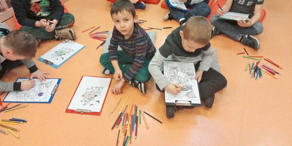 12. Czarownice w bajkach dla dzieci- warsztaty edukacyjne w Osiedlowej Biblotece.jpg