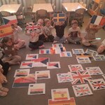DZIECI Z GRUPY 8 ŚWIĘTUJĄ EUROPEJSKI DZIEŃ JĘZYKÓW OBCYCH